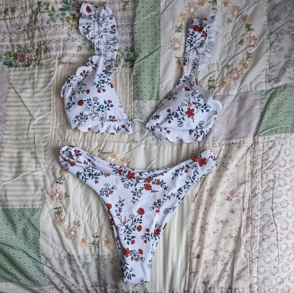 Zaful floral ruffle bikini - Picture 4 of 5